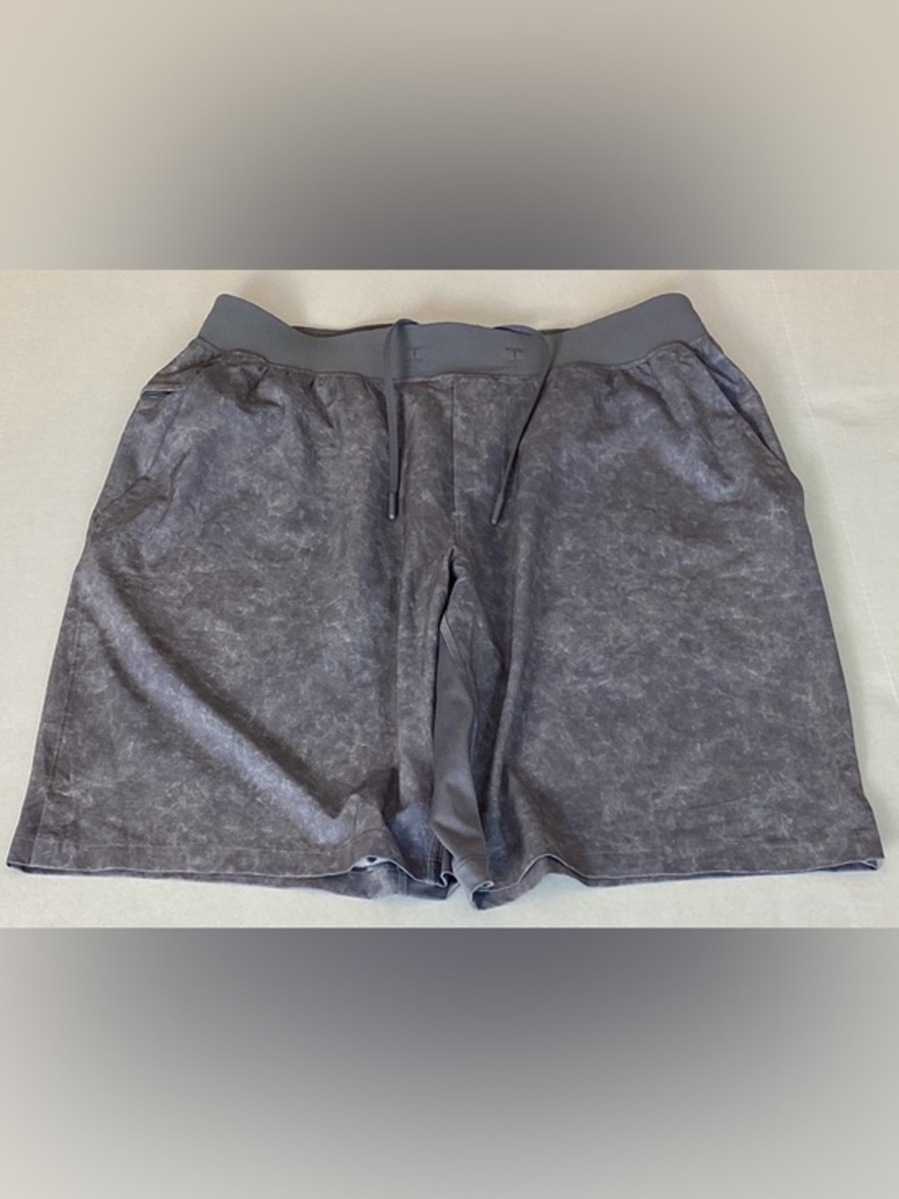 Lululemon THE SHORT 9” Men’s Small Gray Linerless Zipper Pocket Running Shorts